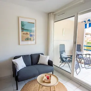 https://lou-estrella-appt-4p-avec-piscine-proche-plage.fr-provencehotel.com